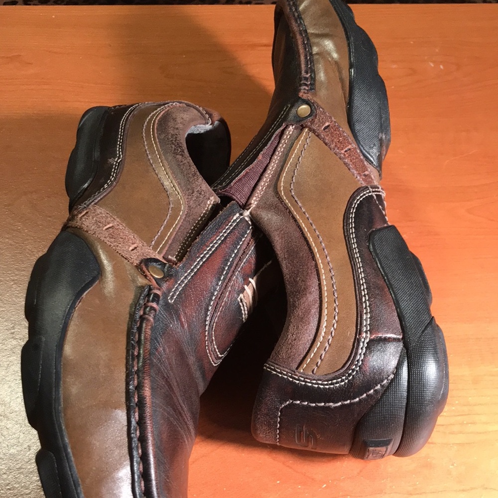 Men’s size 11 leather Skechers loafers